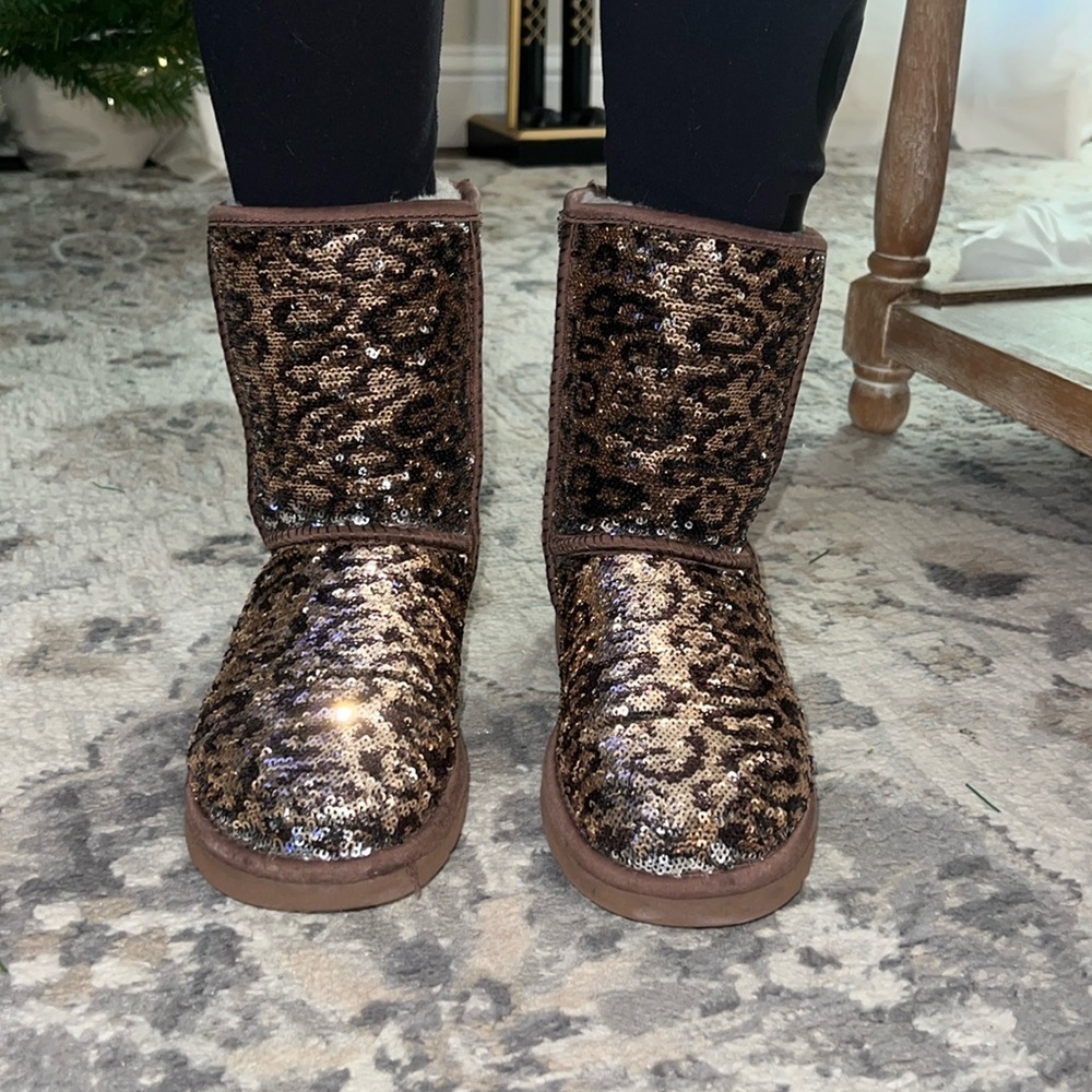 LIMITED EDITION REVERSIBLE cougar print and silver sparkly Uggs. Women’s size 6